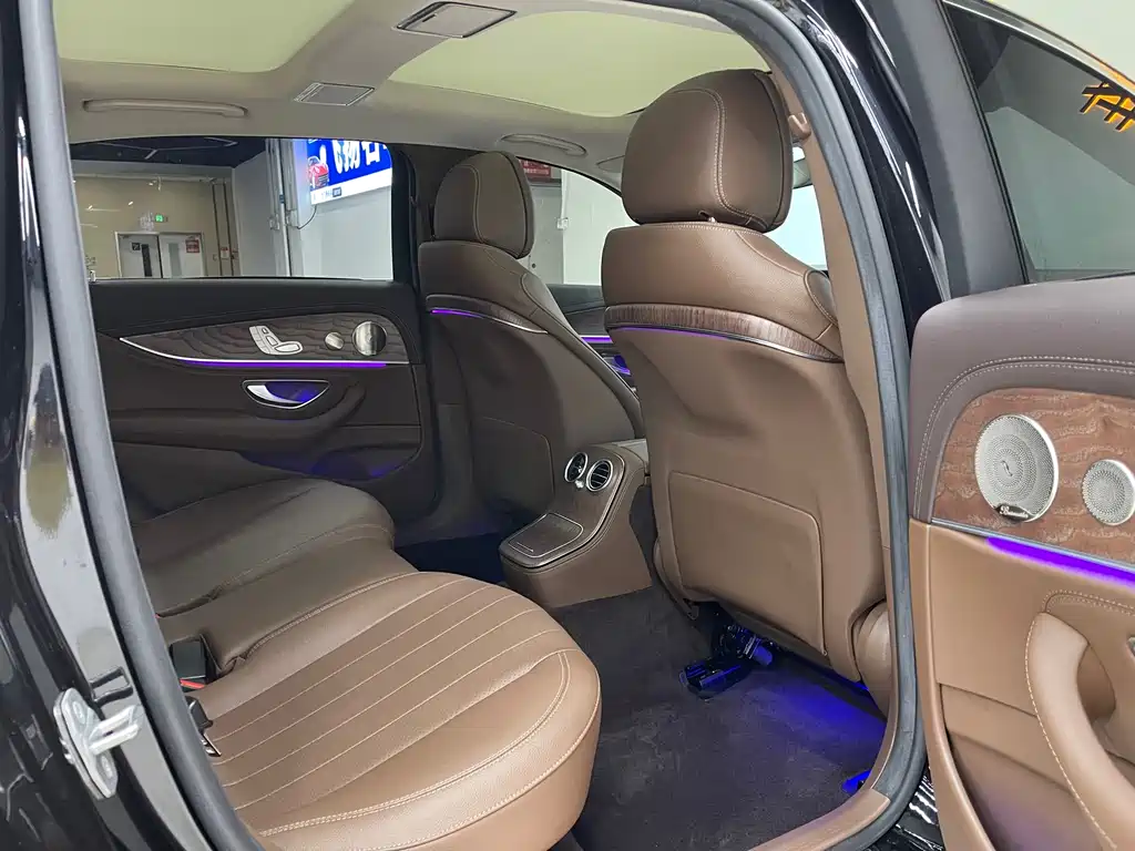 Mercedes-Benz E-Class 2023 — фото 12