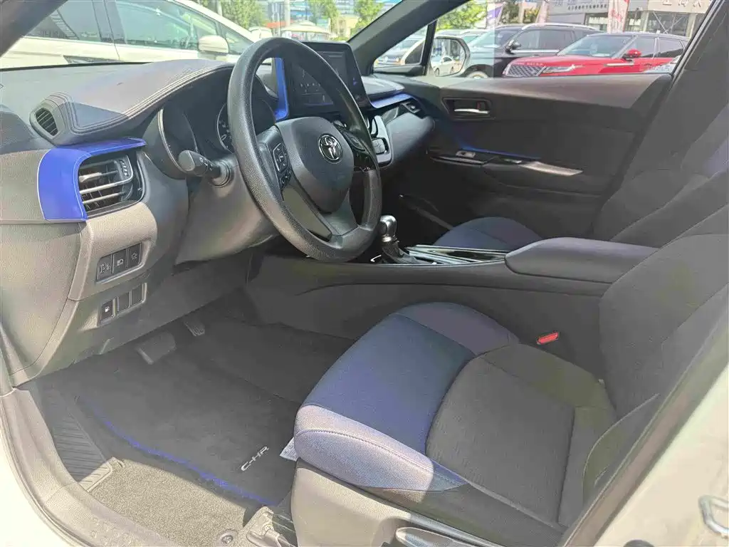 Toyota C-HR 2020 — фото 17
