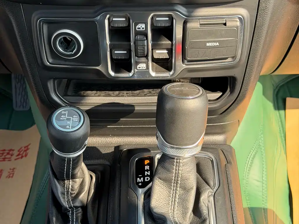 Jeep Gladiator 2023 — фото 14