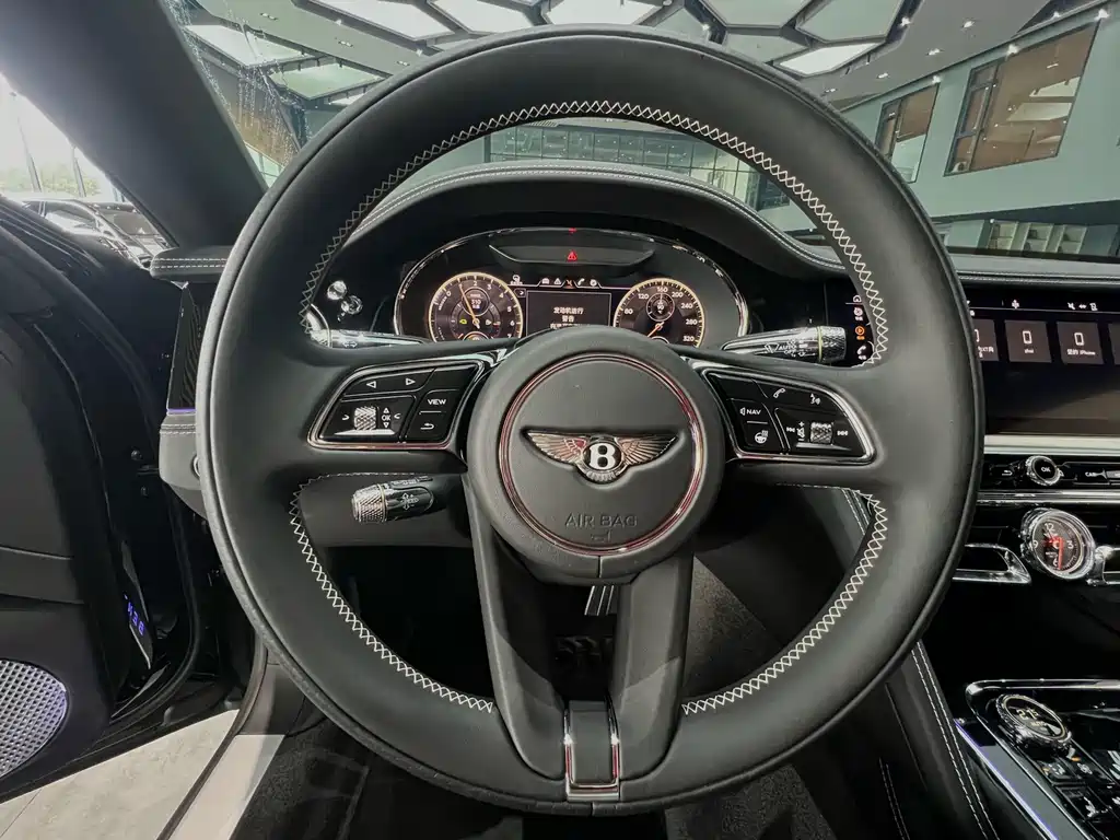Bentley Flying Spur Plug-In Hybrid 2023 — фото 8