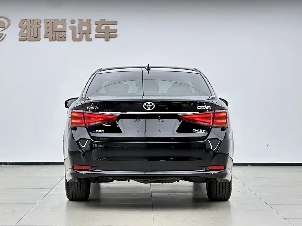 Toyota Crown 2017 — фото 5