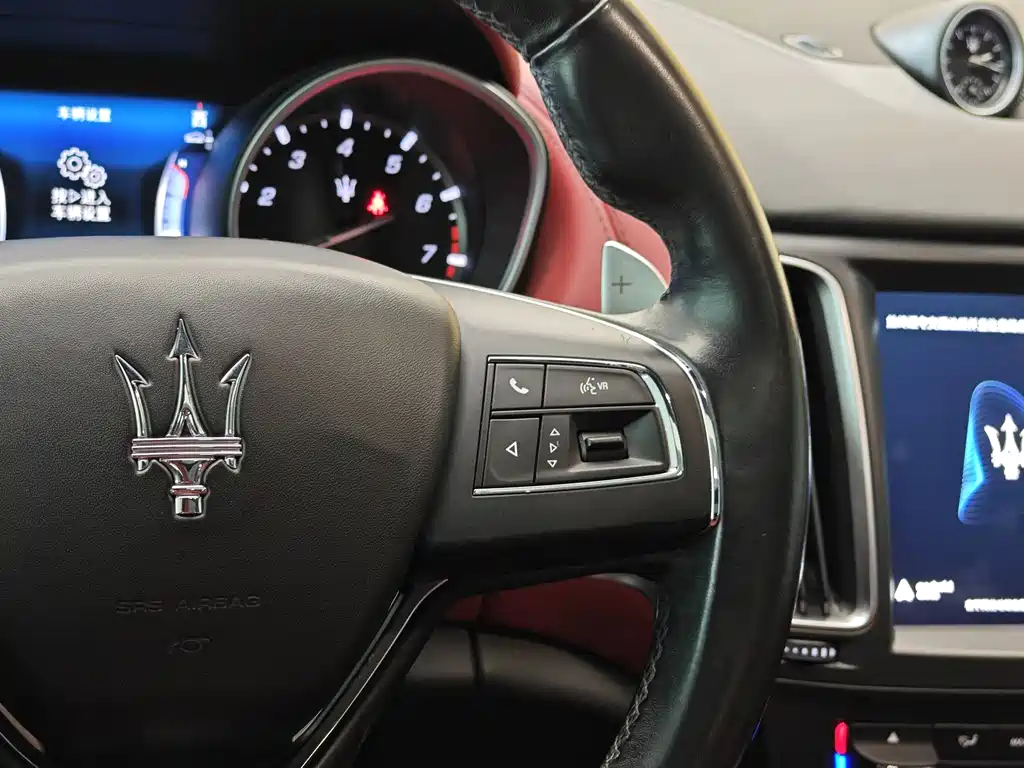 Maserati Levante 2018 — фото 18