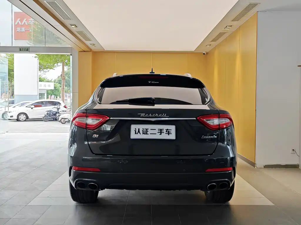 Maserati Levante 2018 — фото 33