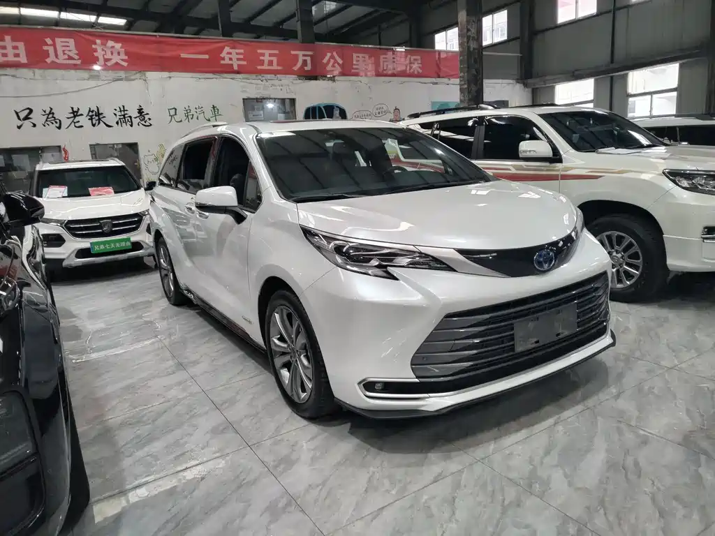 Toyota Sienna 2023 — фото 2