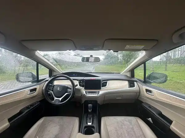 Honda Jade 2015