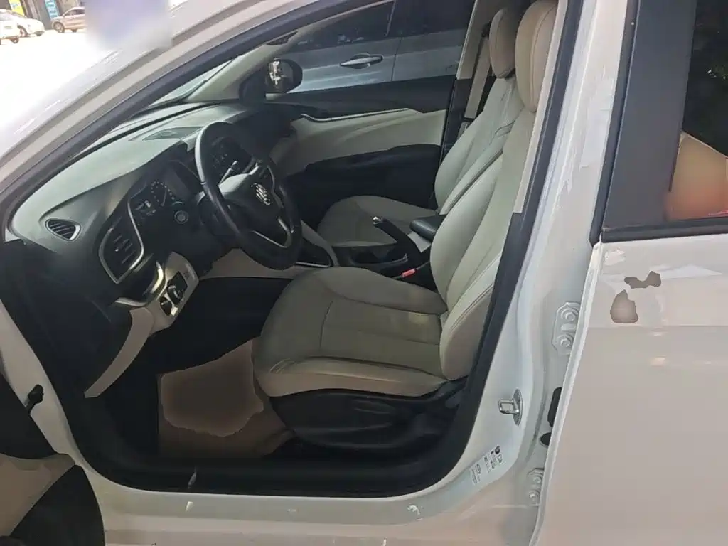 Buick Excelle 2019 — фото 15