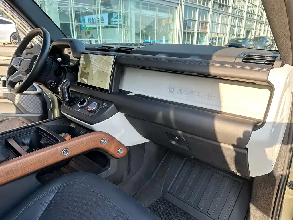 Land Rover Defender 2022 — фото 8