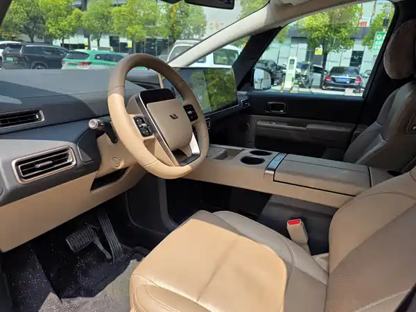 Li Auto MEGA 2025