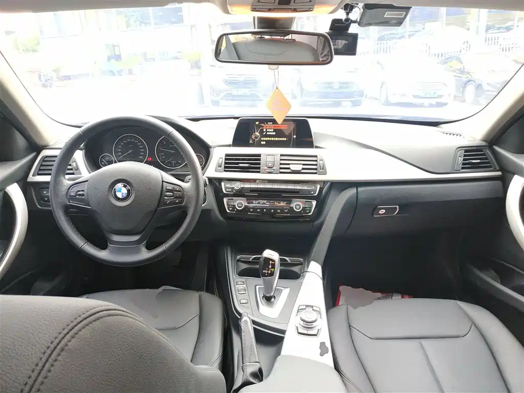 BMW 3 Series 2016 — фото 10