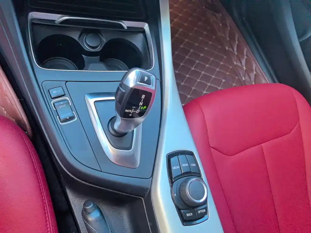 BMW 1 Series 2018 — фото 14