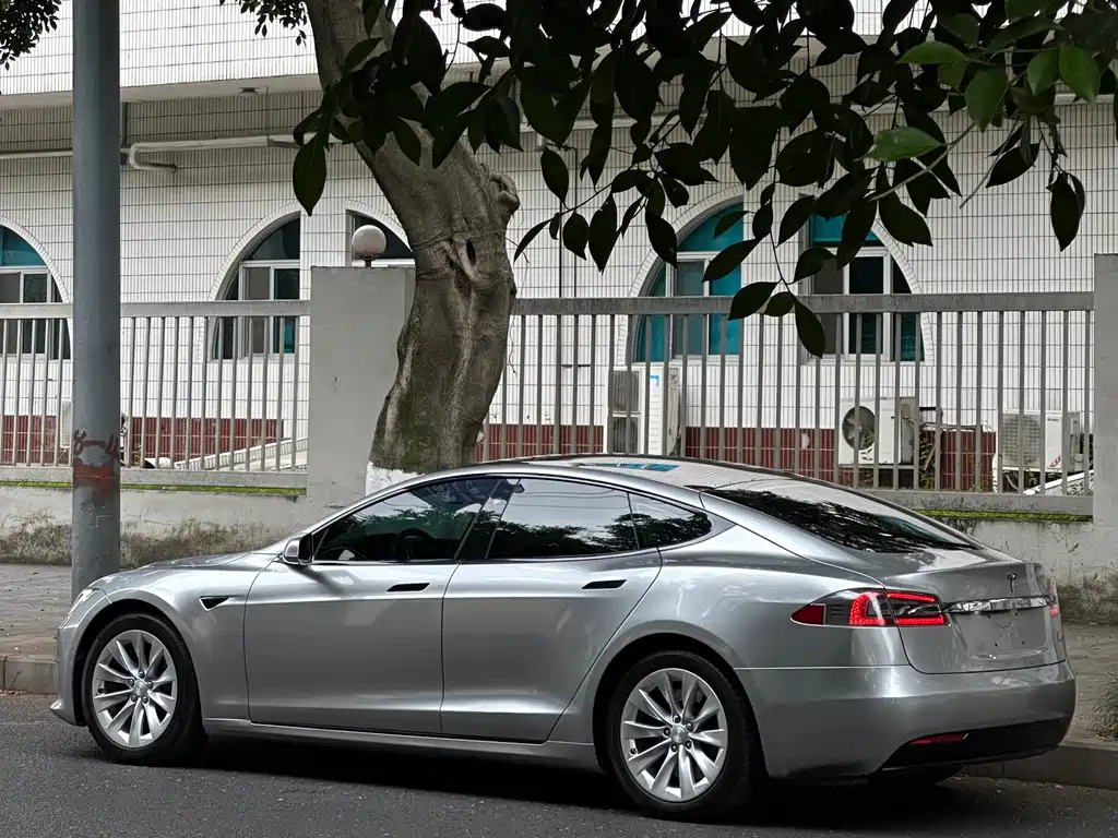 Tesla Model S 2017 — фото 3