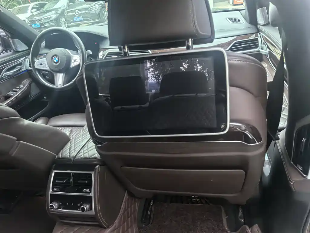 BMW 7 Series 2019 — фото 13