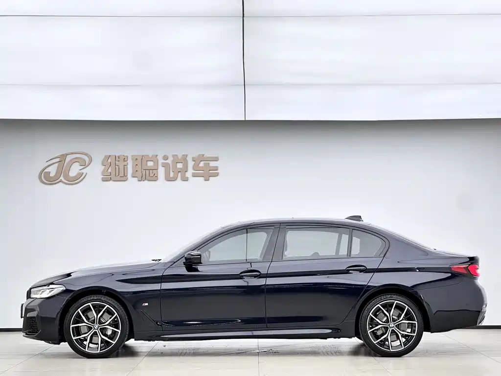 BMW 5 Series 2022 — фото 11
