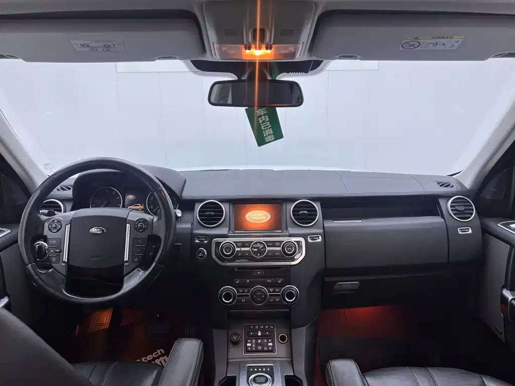 Land Rover Discovery 2016 — фото 19