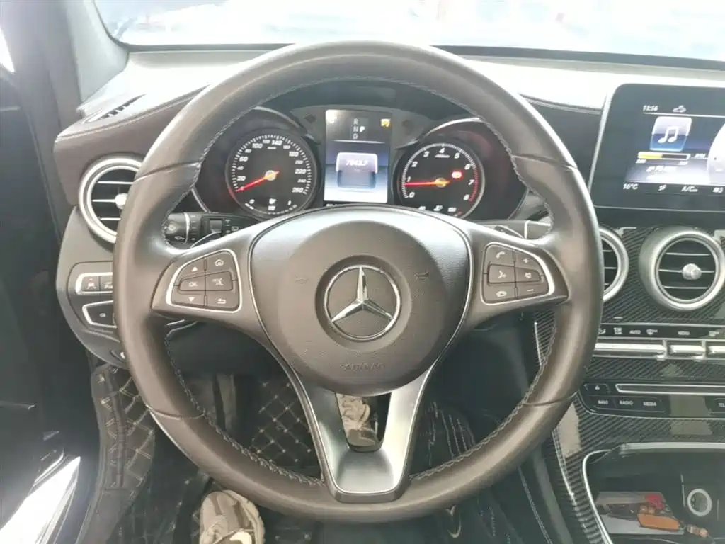 Mercedes-Benz GLC 2018 — фото 11