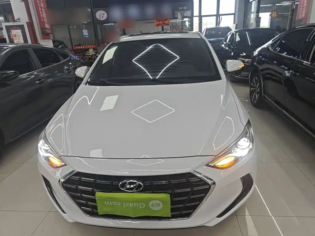 Hyundai Elantra 2020 — фото 3