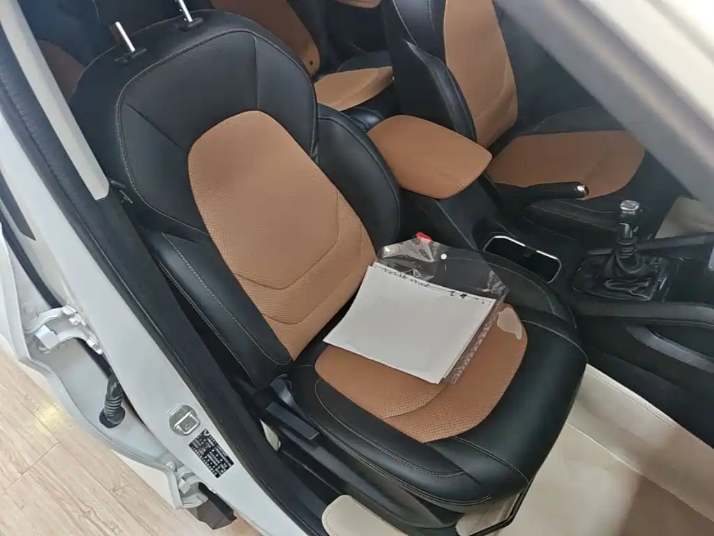 Wuling Hongguang S3 2017 — фото 25
