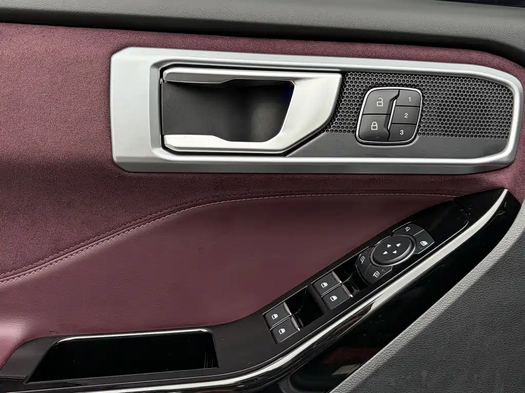 Ford Explorer 2023 — фото 10