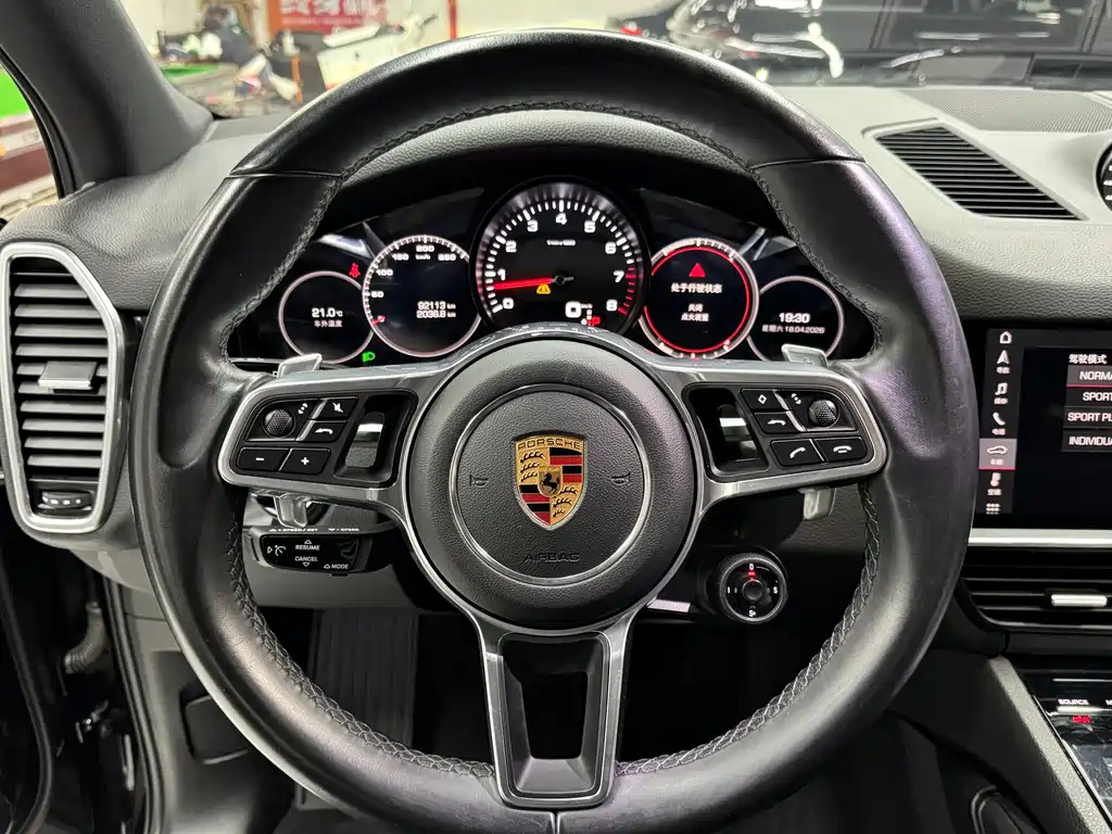 Porsche Cayenne 2018 — фото 16