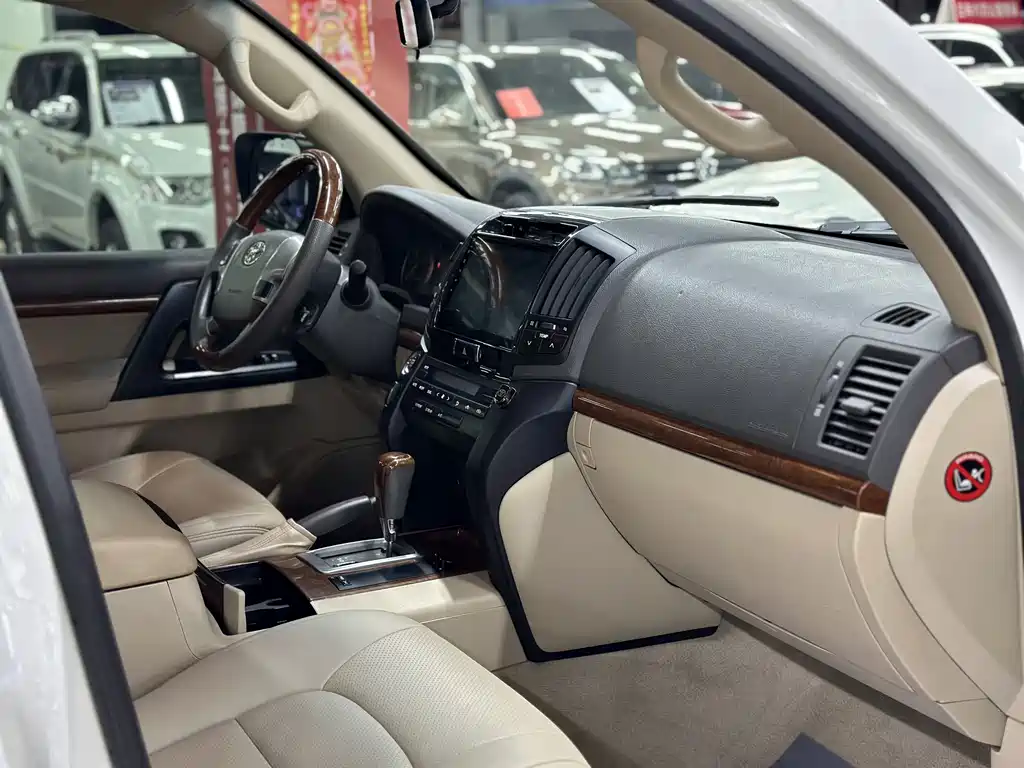 Toyota Land Cruiser 2016 — фото 16