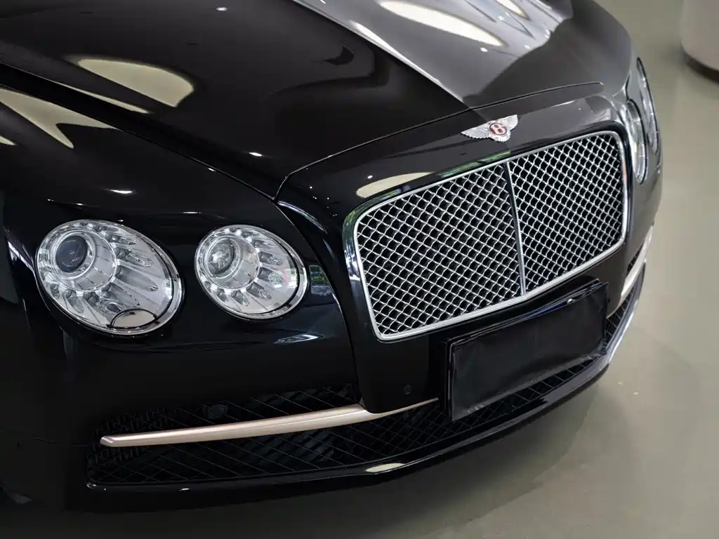 Bentley Flying Spur 2018 — фото 8