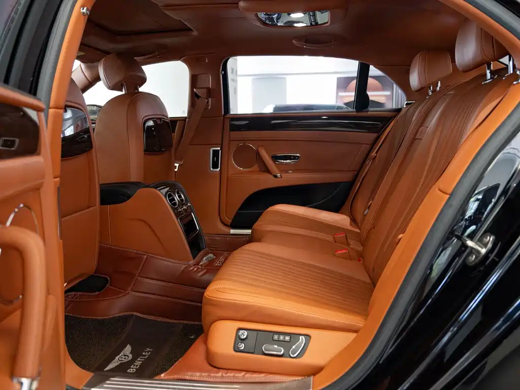 Bentley Flying Spur 2018 — фото 14