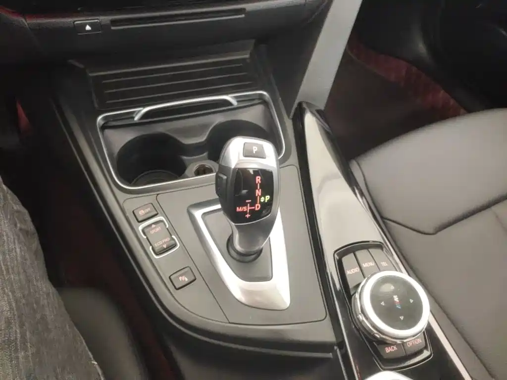 BMW 3 Series 2016 — фото 14