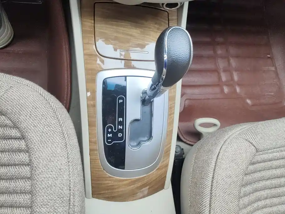 Buick Excelle 2015 — фото 15