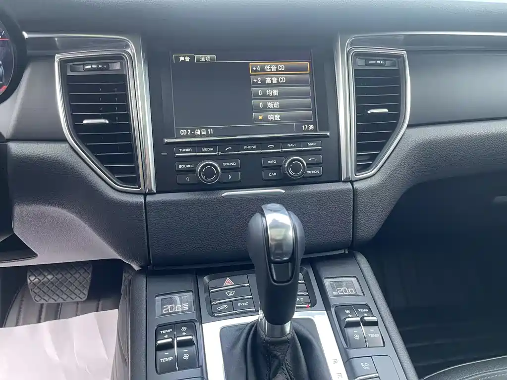Porsche Macan 2015 — фото 24