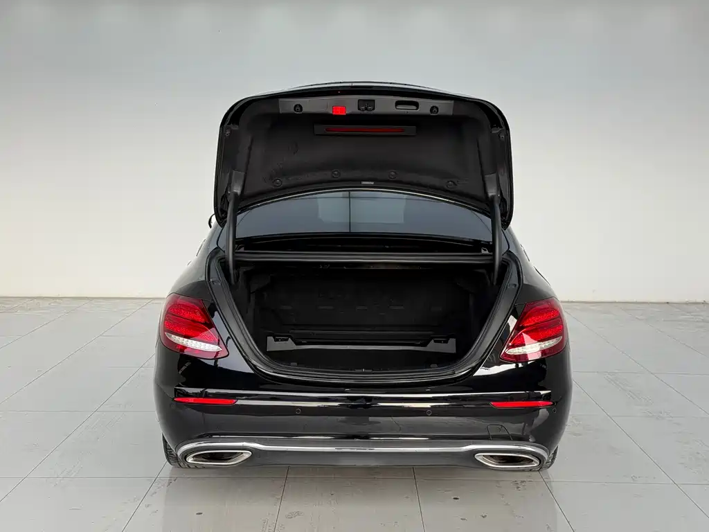 Mercedes-Benz E-Class 2019 — фото 18