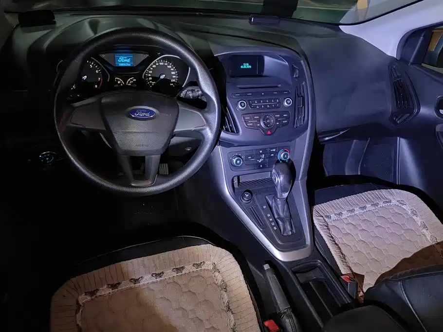 Ford Focus 2016 — фото 12