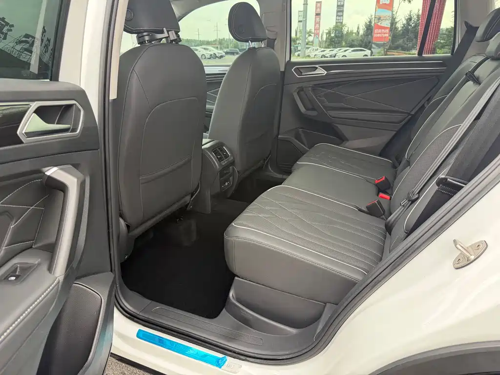 Volkswagen Tiguan L 2022 — фото 10