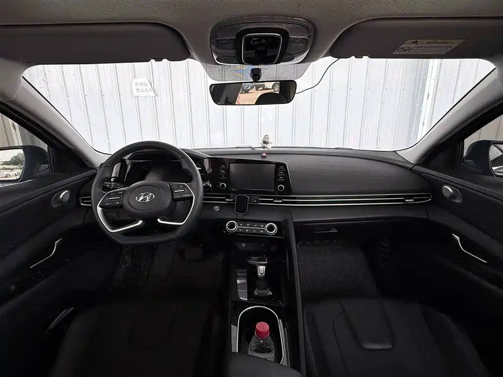 Hyundai Elantra 2023 — фото 9