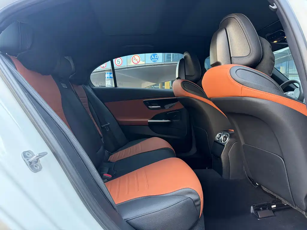 Mercedes-Benz C-Class 2024