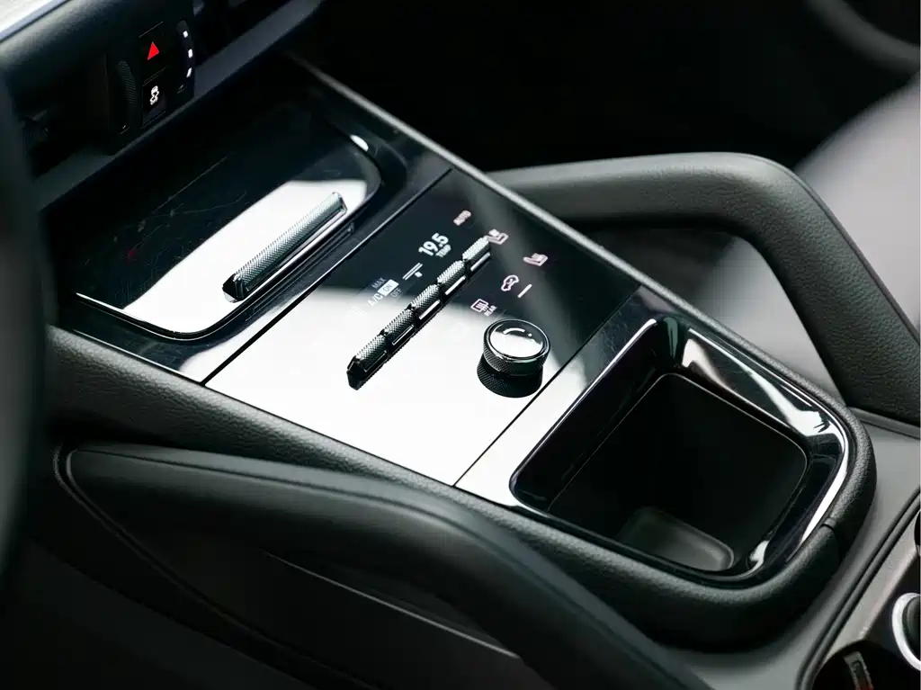 Porsche Cayenne 2023 — фото 17