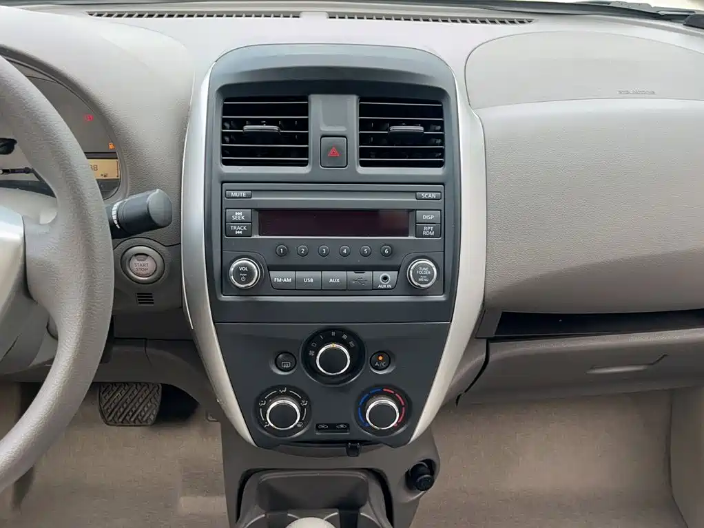 Nissan Sunny 2016 — фото 10