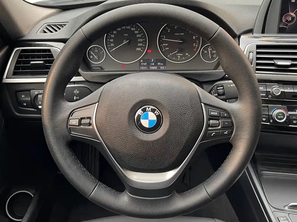 BMW 3 Series 2017 — фото 14