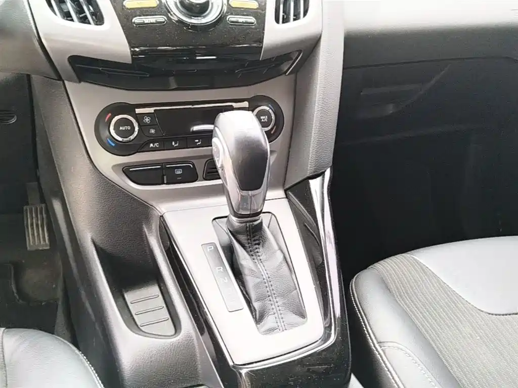 Ford Focus 2015 — фото 14