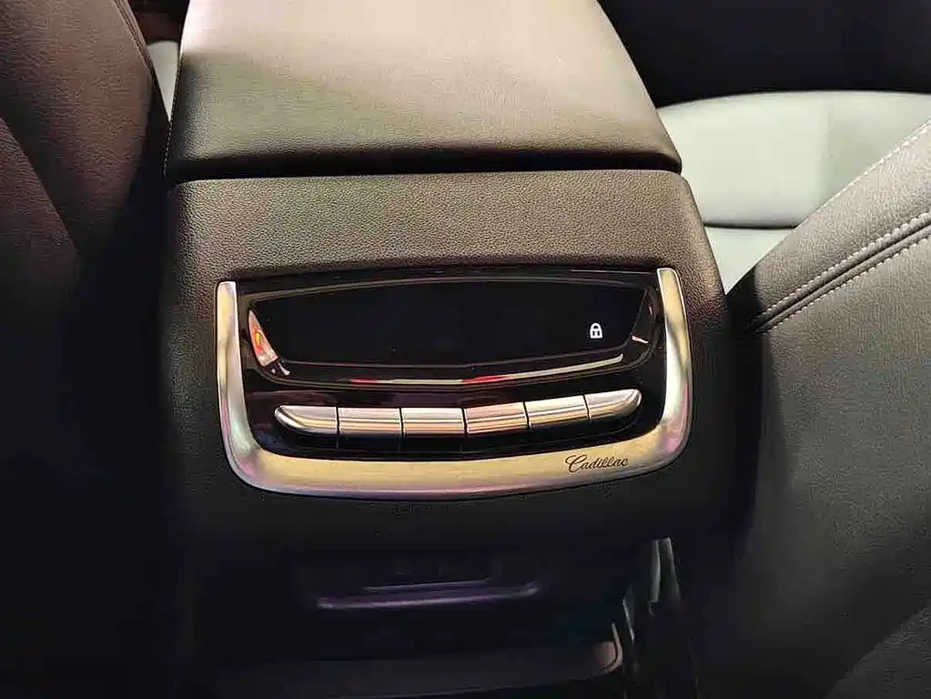 Cadillac XT6 2021 — фото 4