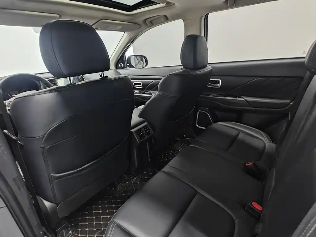 Mitsubishi Outlander 2020 — фото 9