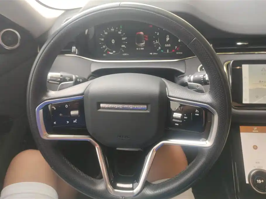 Land Rover Evoque 2023 — фото 15