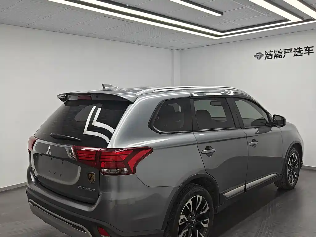 Mitsubishi Outlander 2020 — фото 6