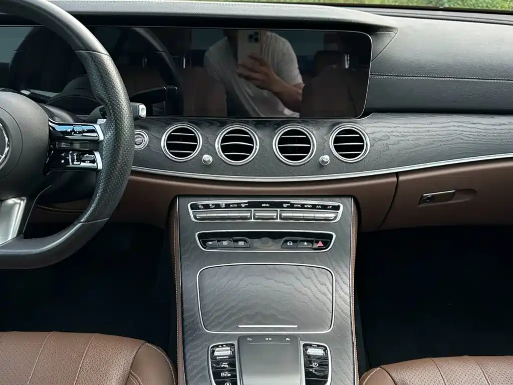 Mercedes-Benz E-Class 2021 — фото 19