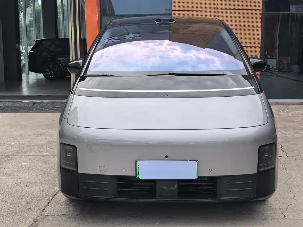 Li Auto MEGA 2025 — фото 2