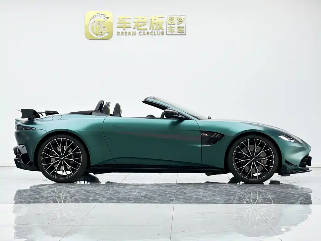 Aston Martin V8 Vantage 2022 — фото 8
