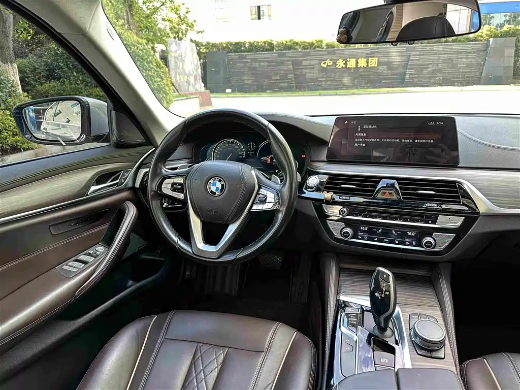 BMW 5 Series 2018 — фото 8
