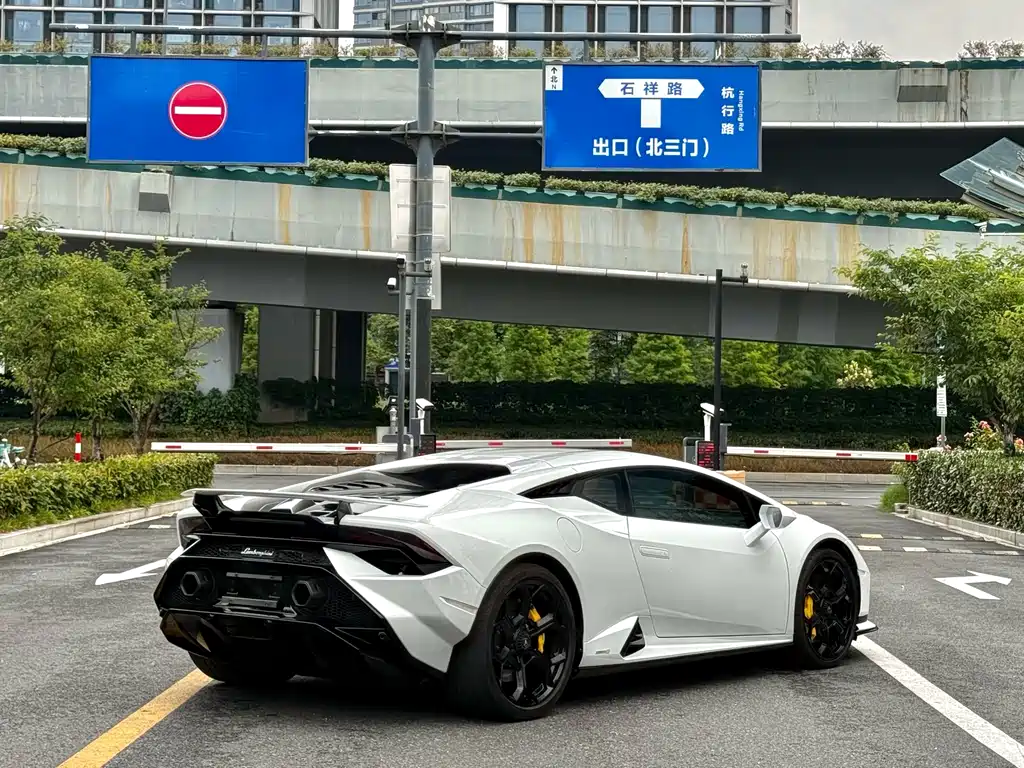 Lamborghini Huracán 2024 — фото 7
