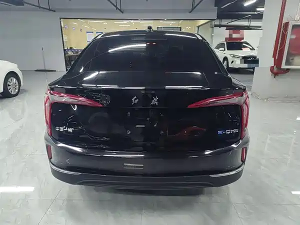 Hongqi E-QM5 2023