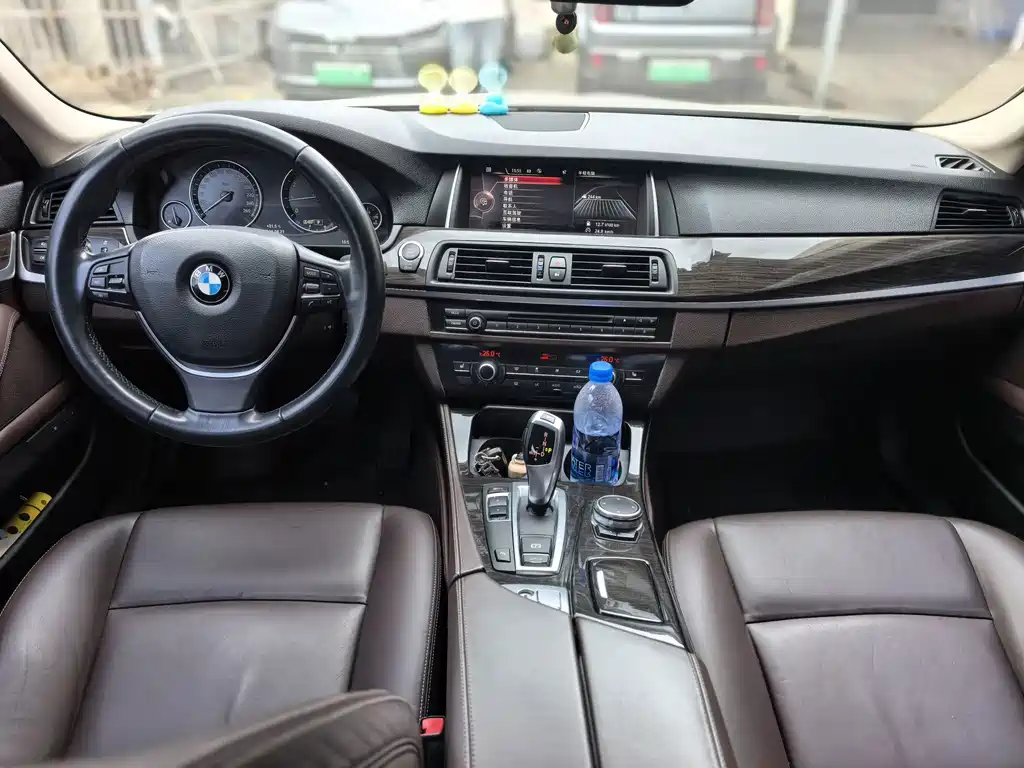 BMW 5 Series 2015 — фото 9