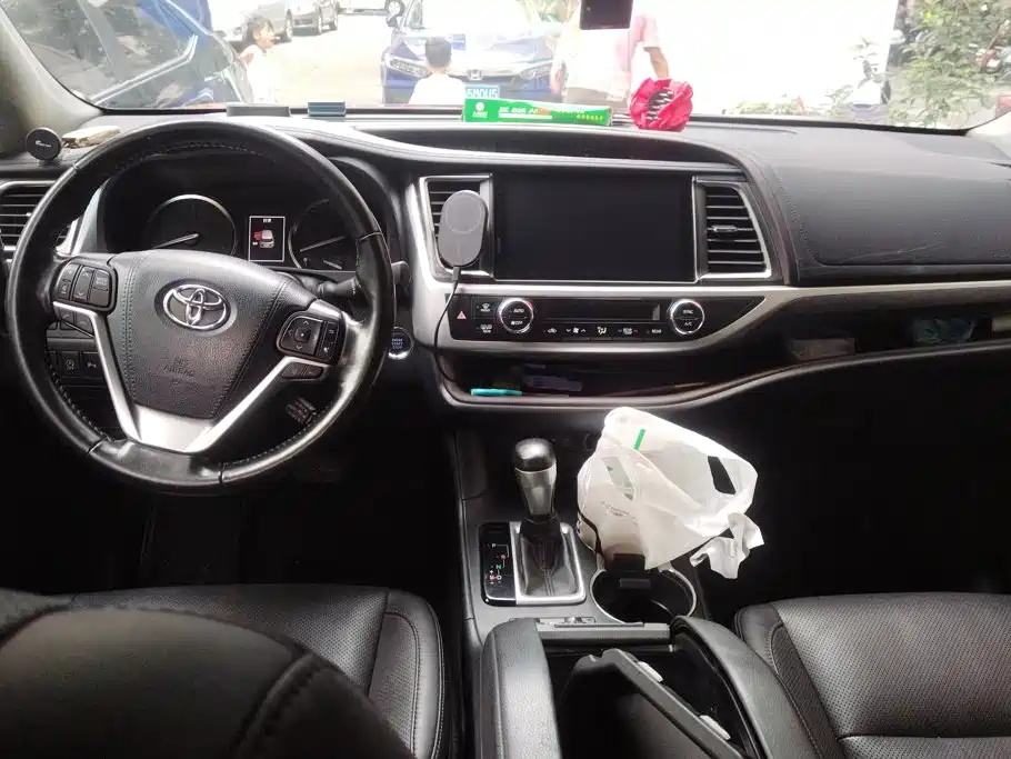 Toyota Highlander 2018 — фото 12